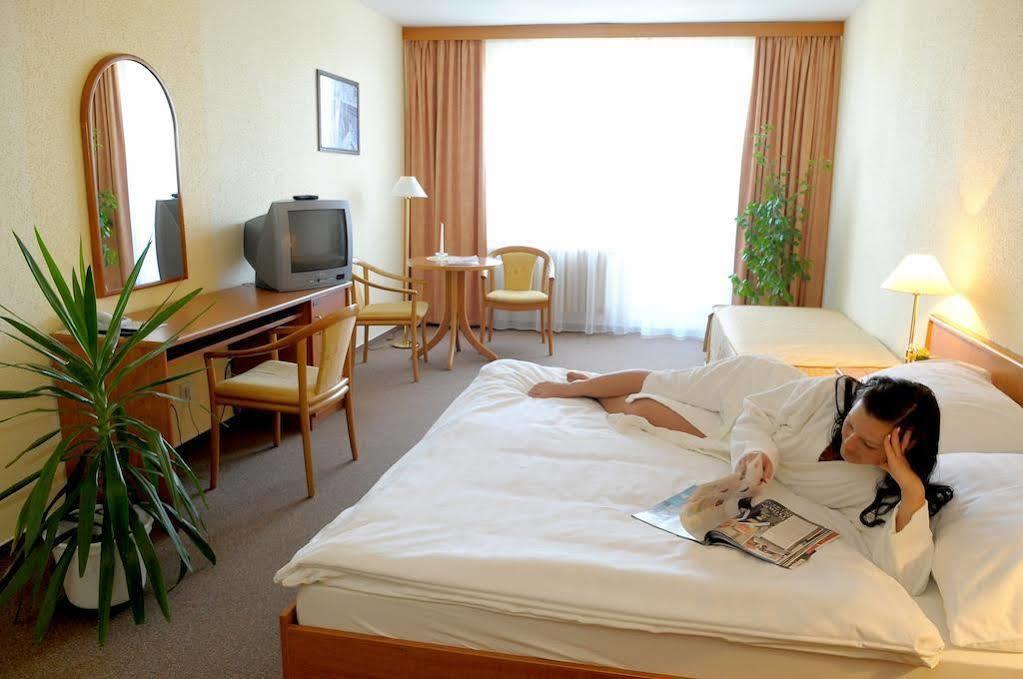 Lazensky Hotel Pyramida Františkovy Lázně Zewnętrze zdjęcie