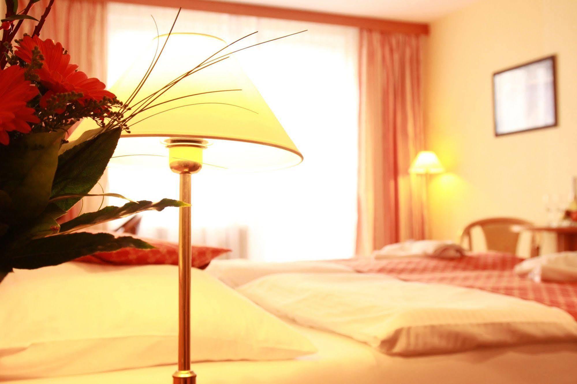 Lazensky Hotel Pyramida Františkovy Lázně Zewnętrze zdjęcie