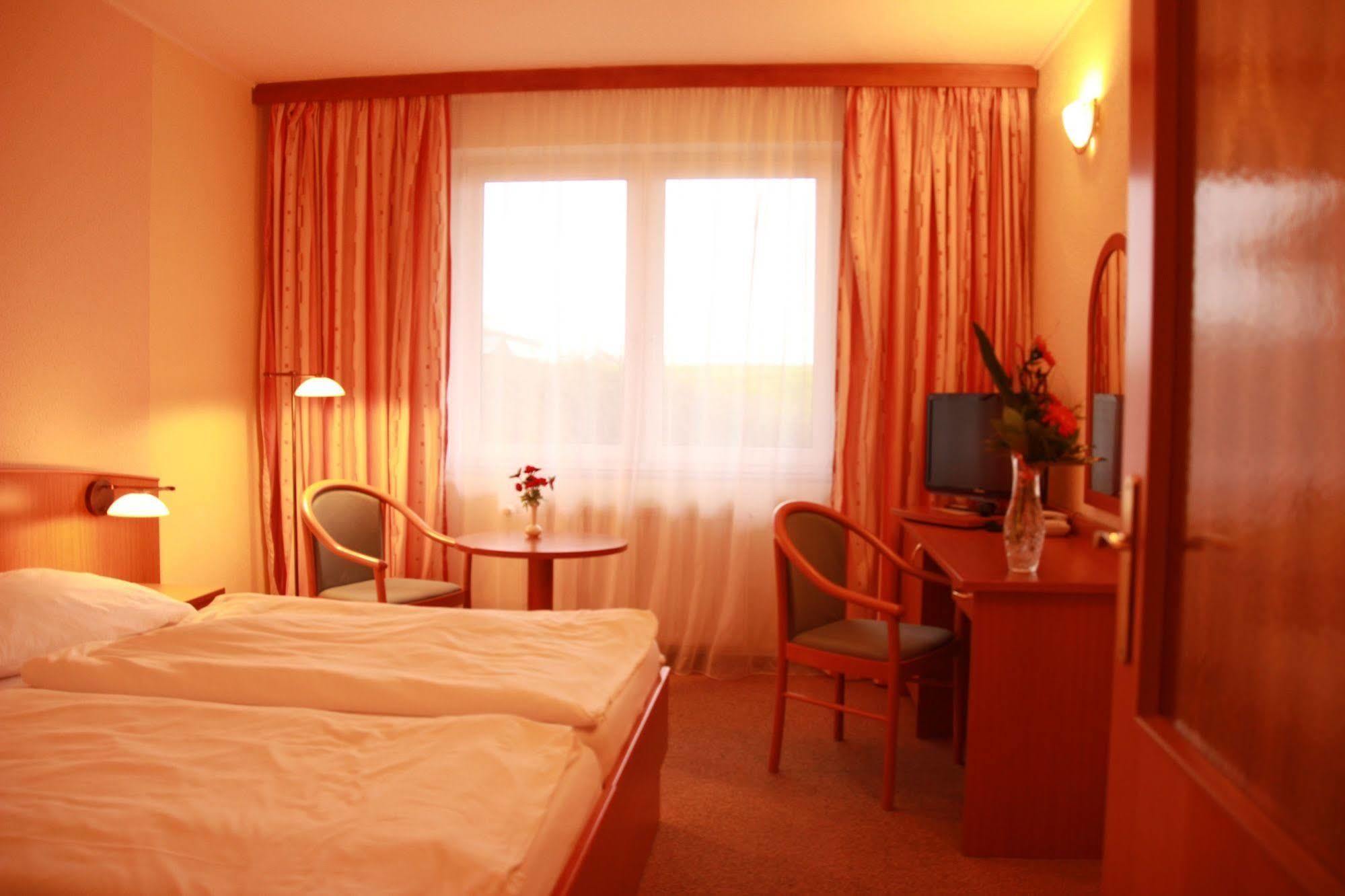 Lazensky Hotel Pyramida Františkovy Lázně Zewnętrze zdjęcie